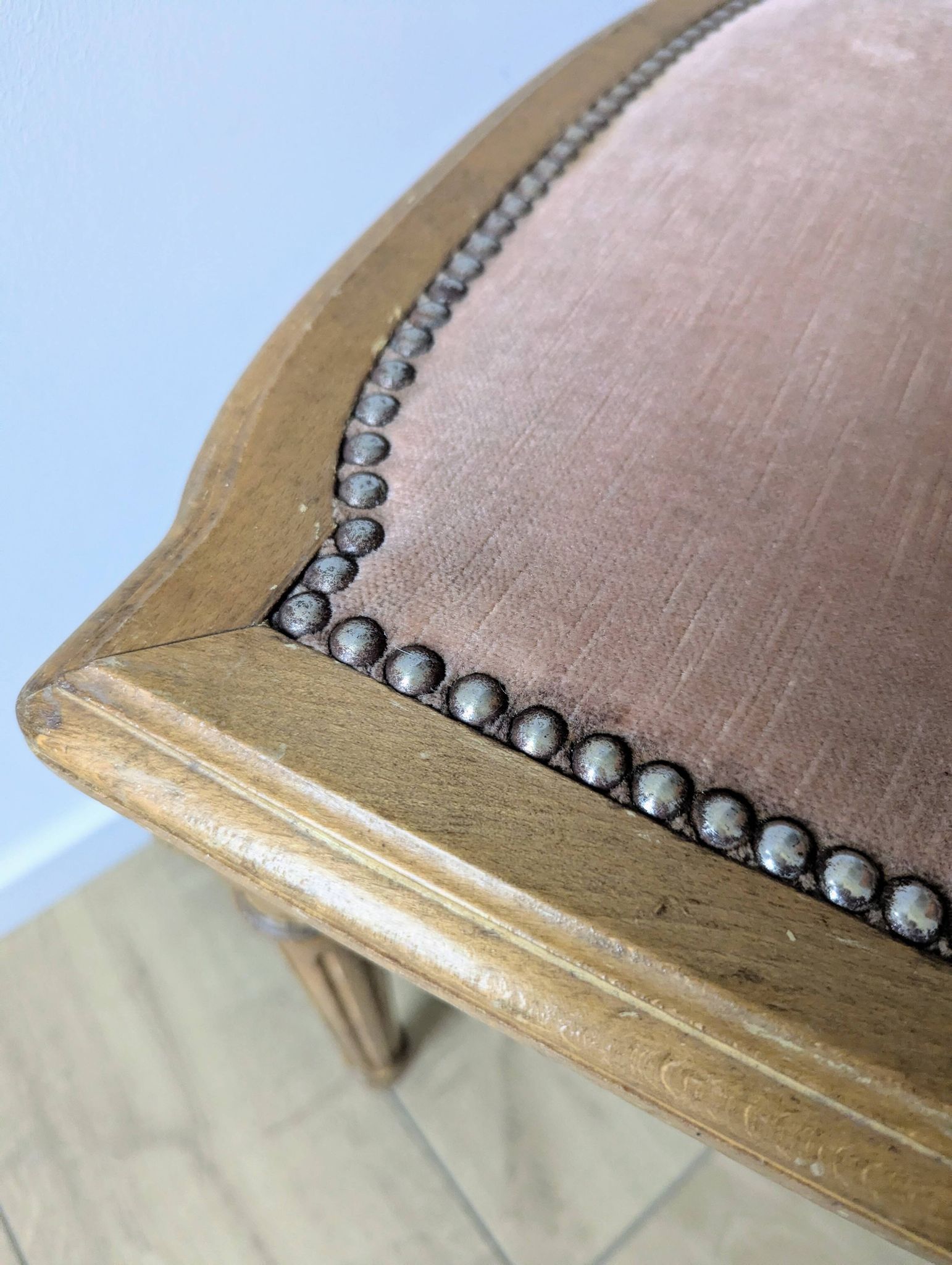 Louis XVI armchair with patina and antique velvet