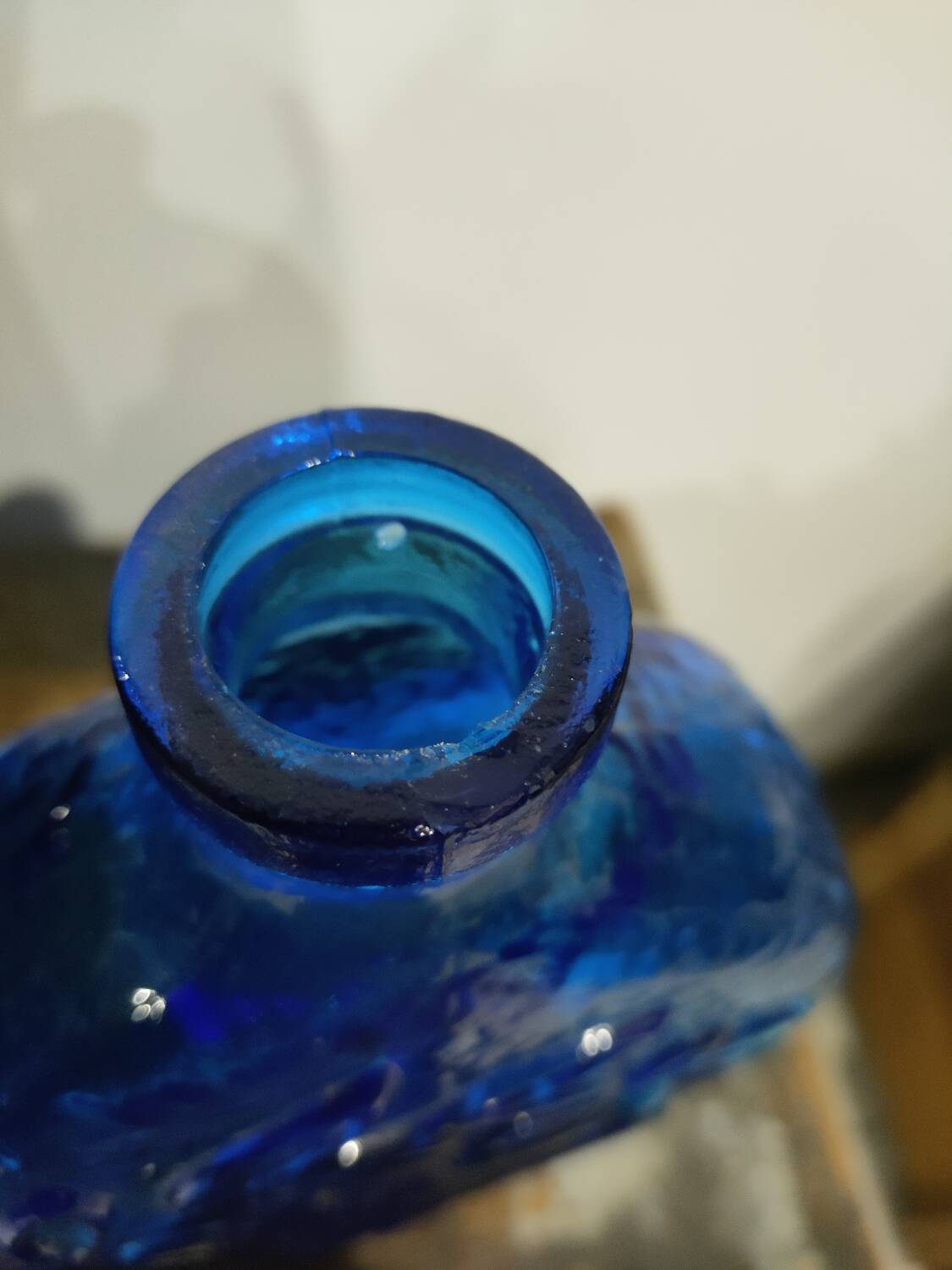 XXL cobalt blue bottle with embossed bird