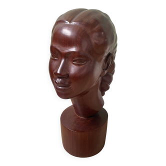 Buste de femme malgache à la coiffure