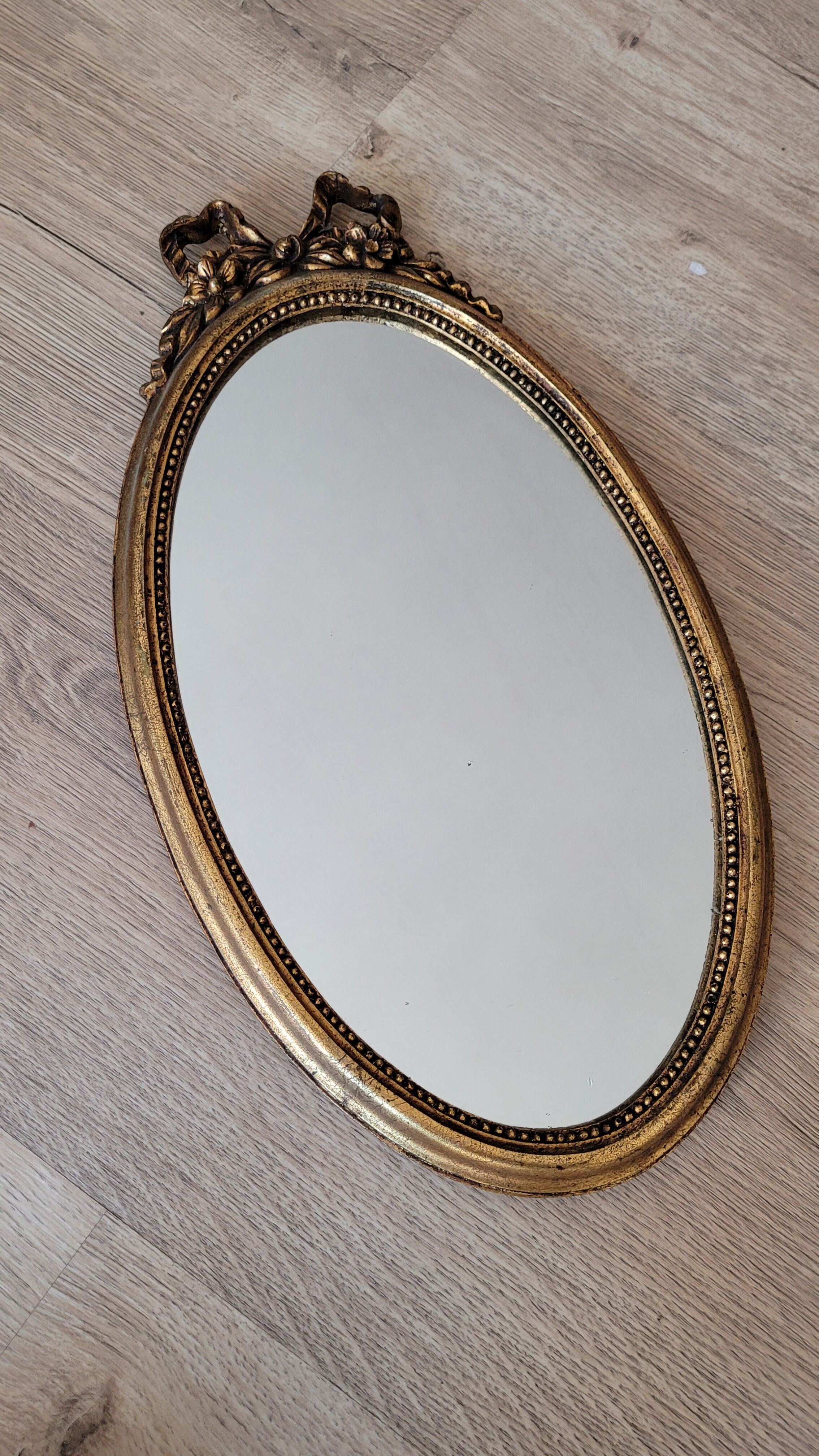 Oval golden mirror 41x23