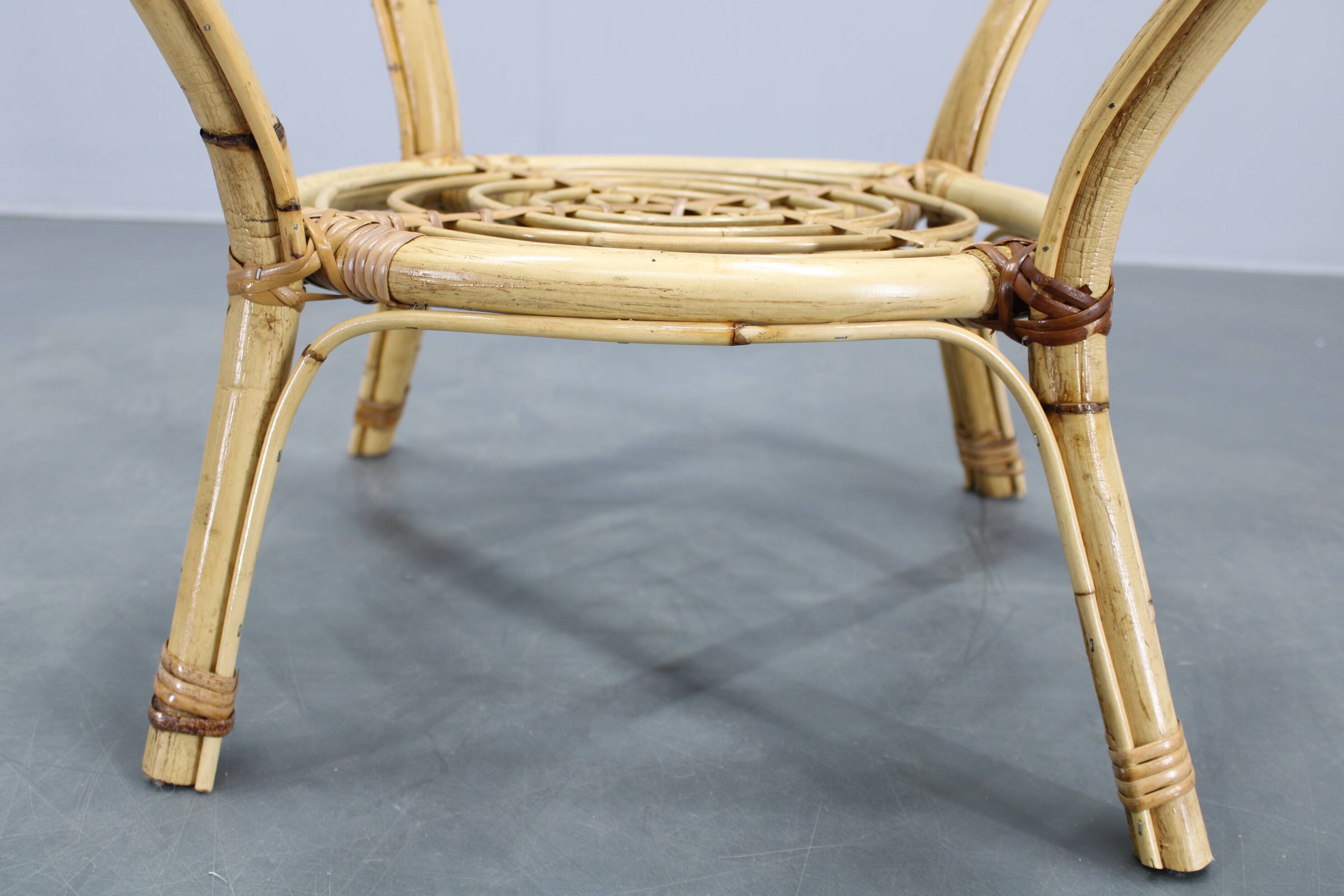 1960s Italian rattan round table with glass top