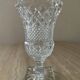 Vase vintage sur pied en cristal ciselé