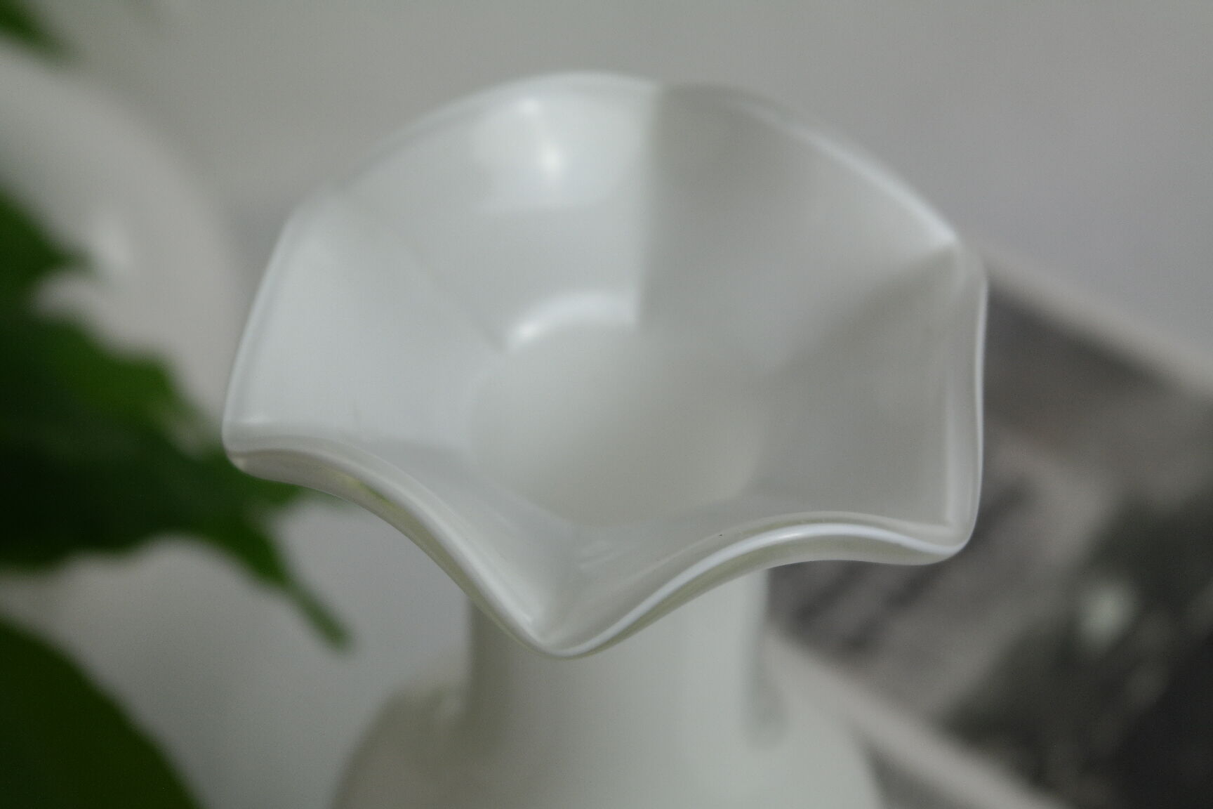 Corolla vase in white opaline with orange-brown patterns.