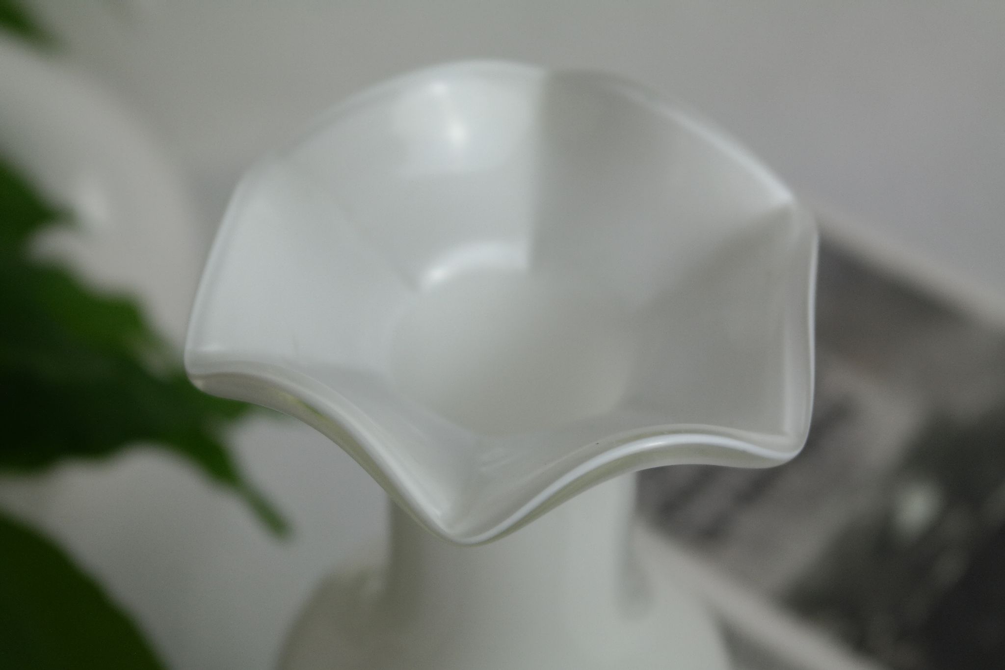 Corolla vase in white opaline with orange-brown patterns.