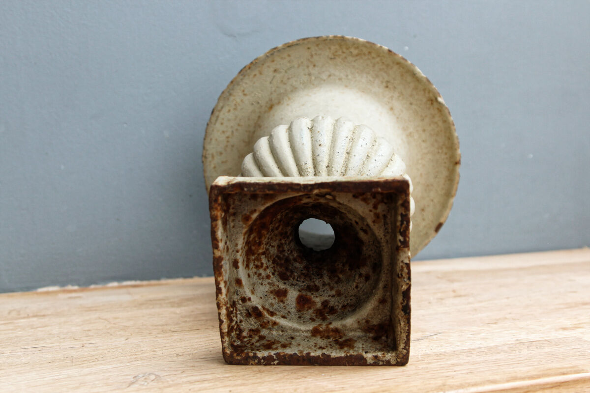 Medici vase in cast iron, celadon green