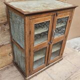 Ancien cabinet vitré en teck birman