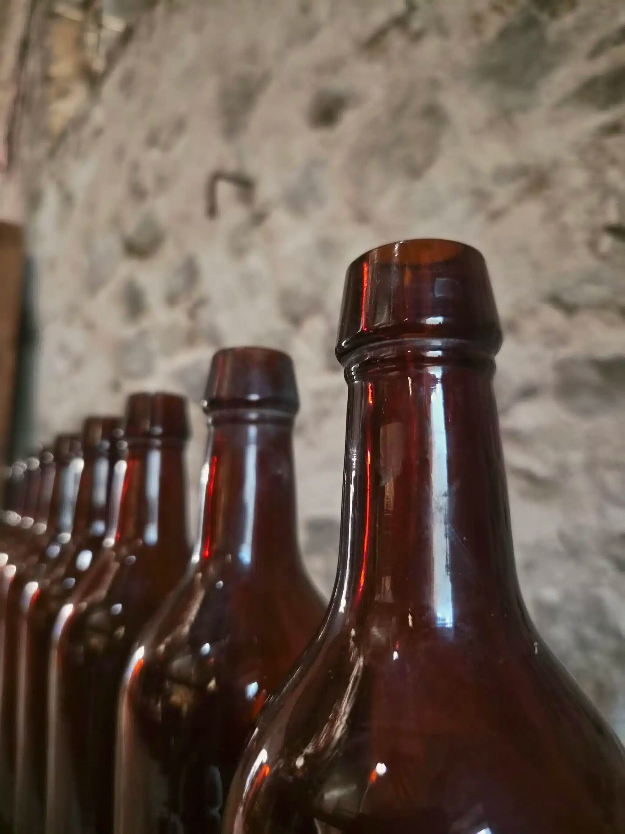 Set of 10 bottles of old Bordeaux French wine in ruby brown glass, 19th century.