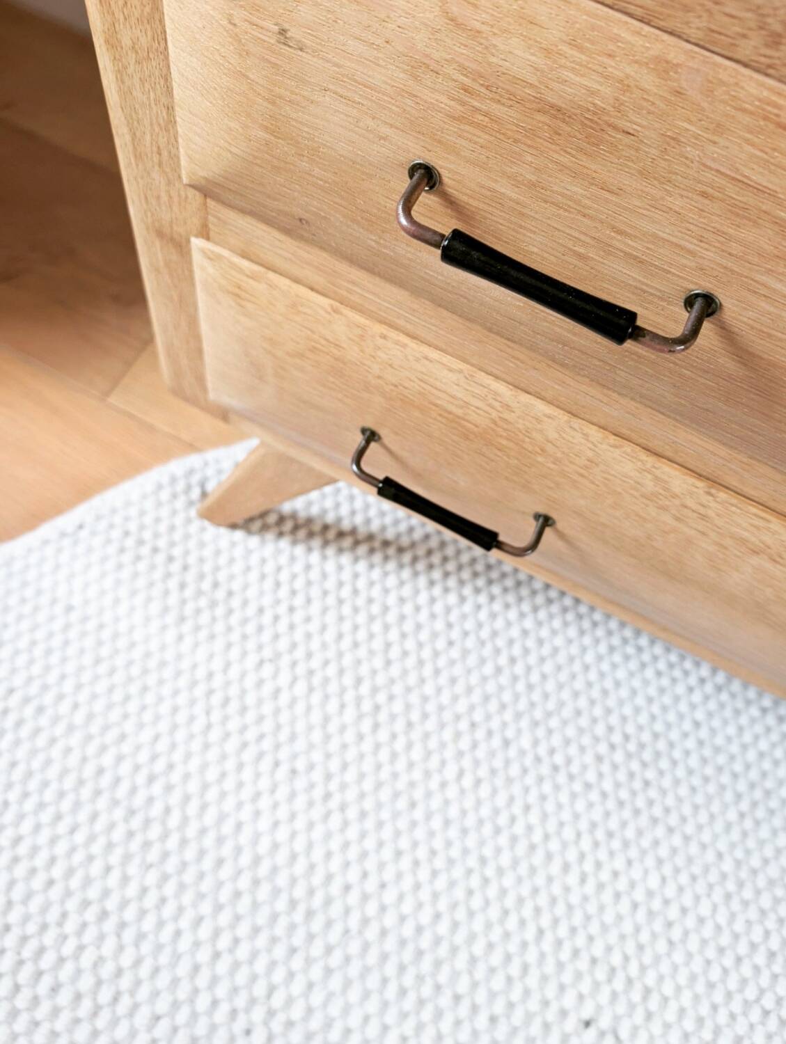 Commode vintage 50/60 rénovée hêtre et pieds compas