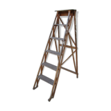 Former painter wooden stepladder