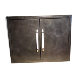Metal wall cabinet