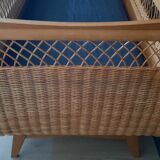 Lit bébé corbeille vintage bois et rotin restauré