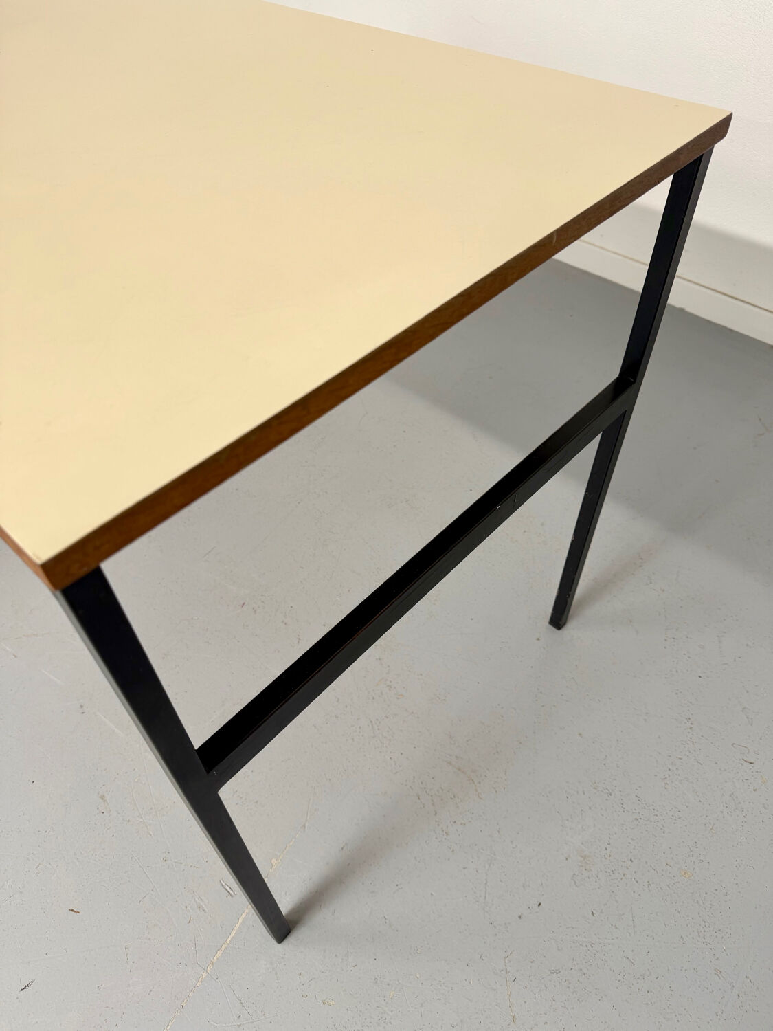 Vintage small desk designed by Pierre Paulin CM217 from the 1960s, wood and metal.