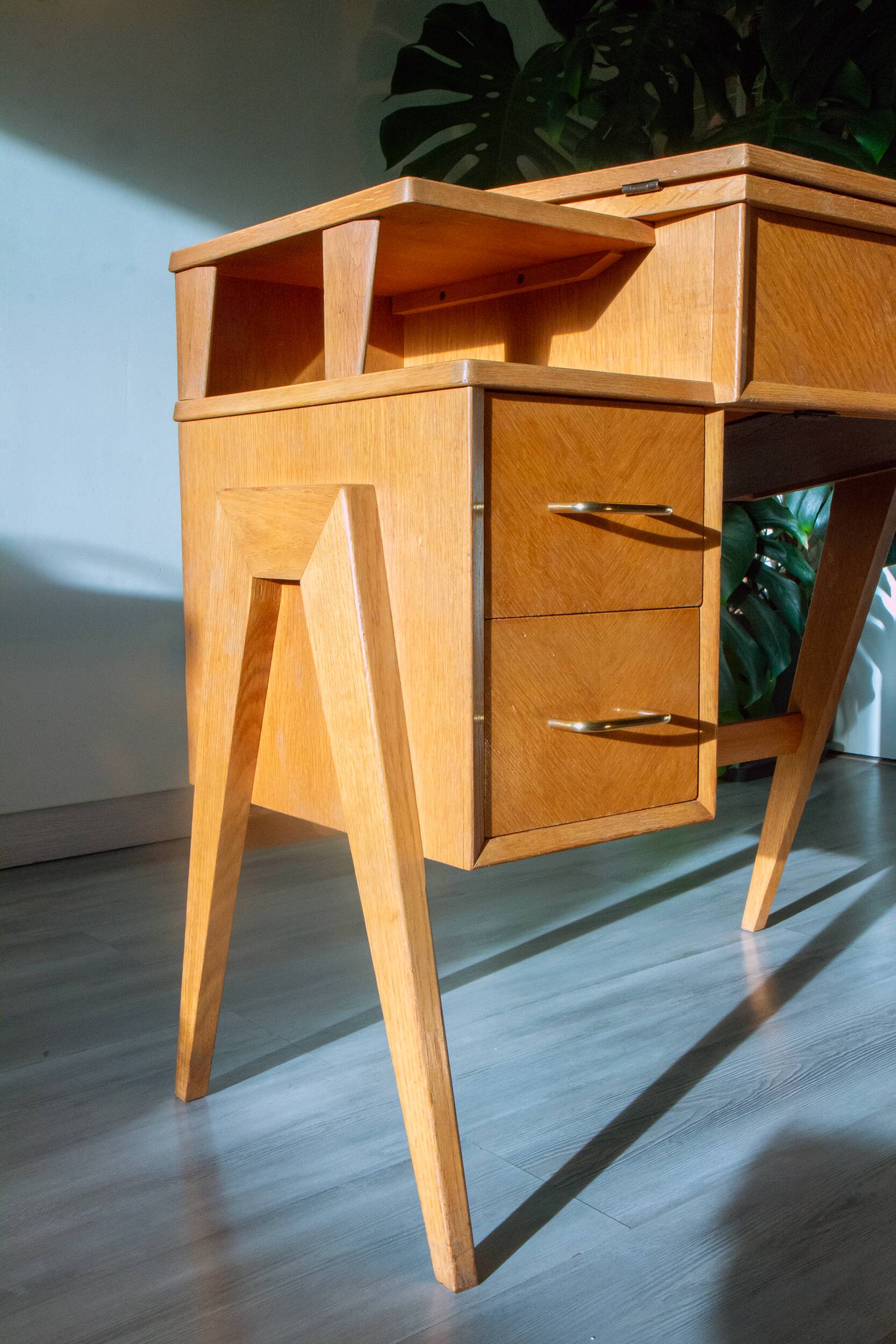 SINGER desk with compass legs from the 1960s