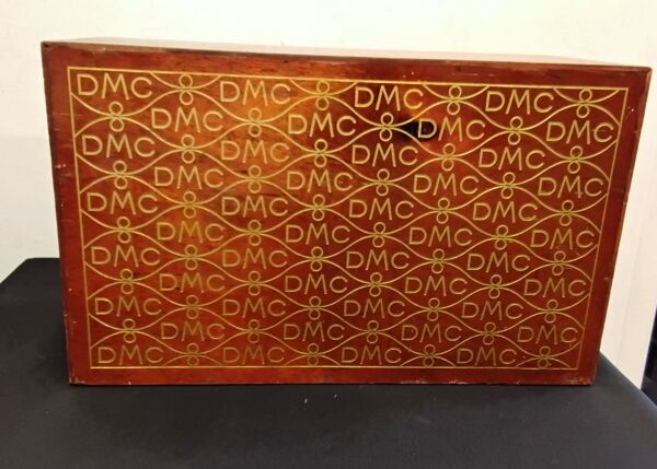 Coffret/ petite commode de mercerie vintage de la marque DMC