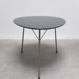 Rare 'Egg' table by Arne Jacobsen for Fritz Hansen, 1952