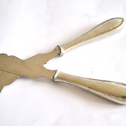 Two antique service knives in silver-plated metal, pearl frieze gowe alpacca.