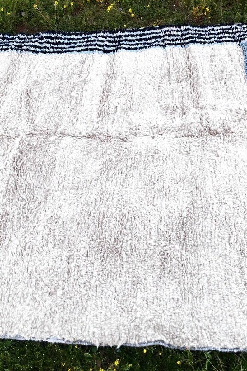 Traditional black and white handcrafted Moroccan rug, size 160 x 240 cm