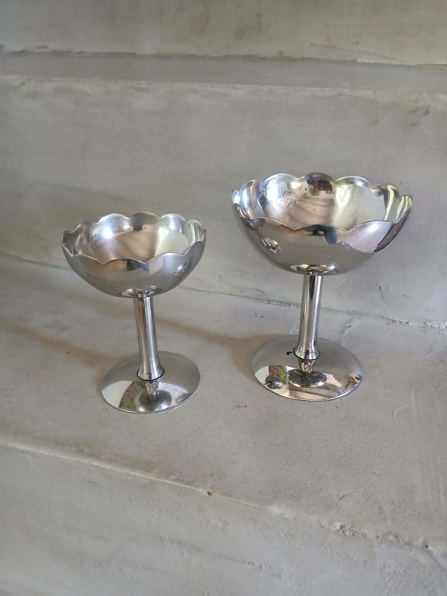 2 stainless steel ice cream cups