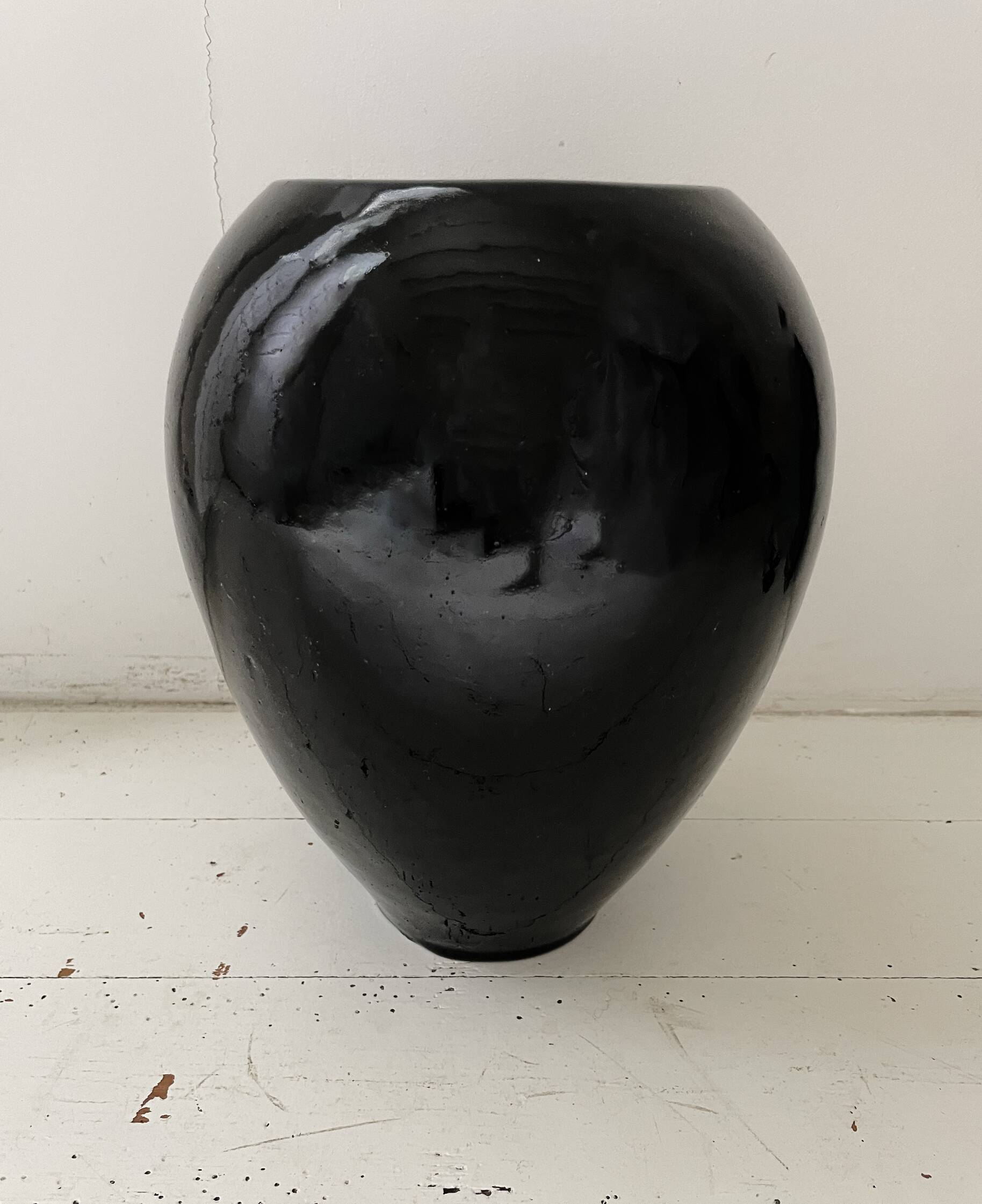 Vase en gès noir lourd
