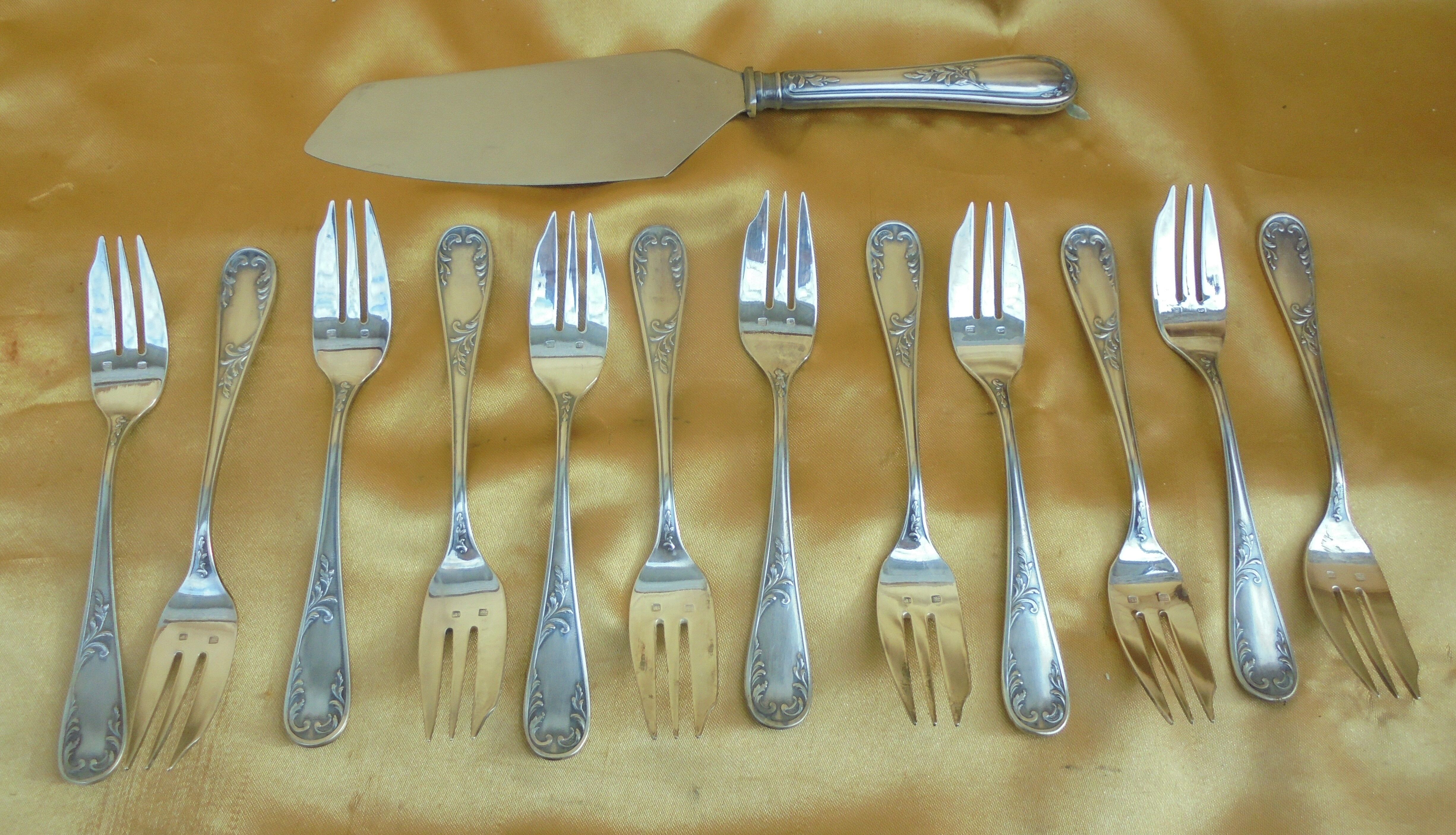 12 dessert forks with Sfam silver metal shovel