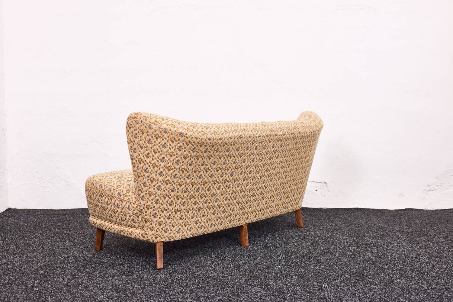 Ensemble canapé et fauteuil cocktail suédois, années 1950 – Dossier courbé