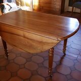 Solid wooden round table