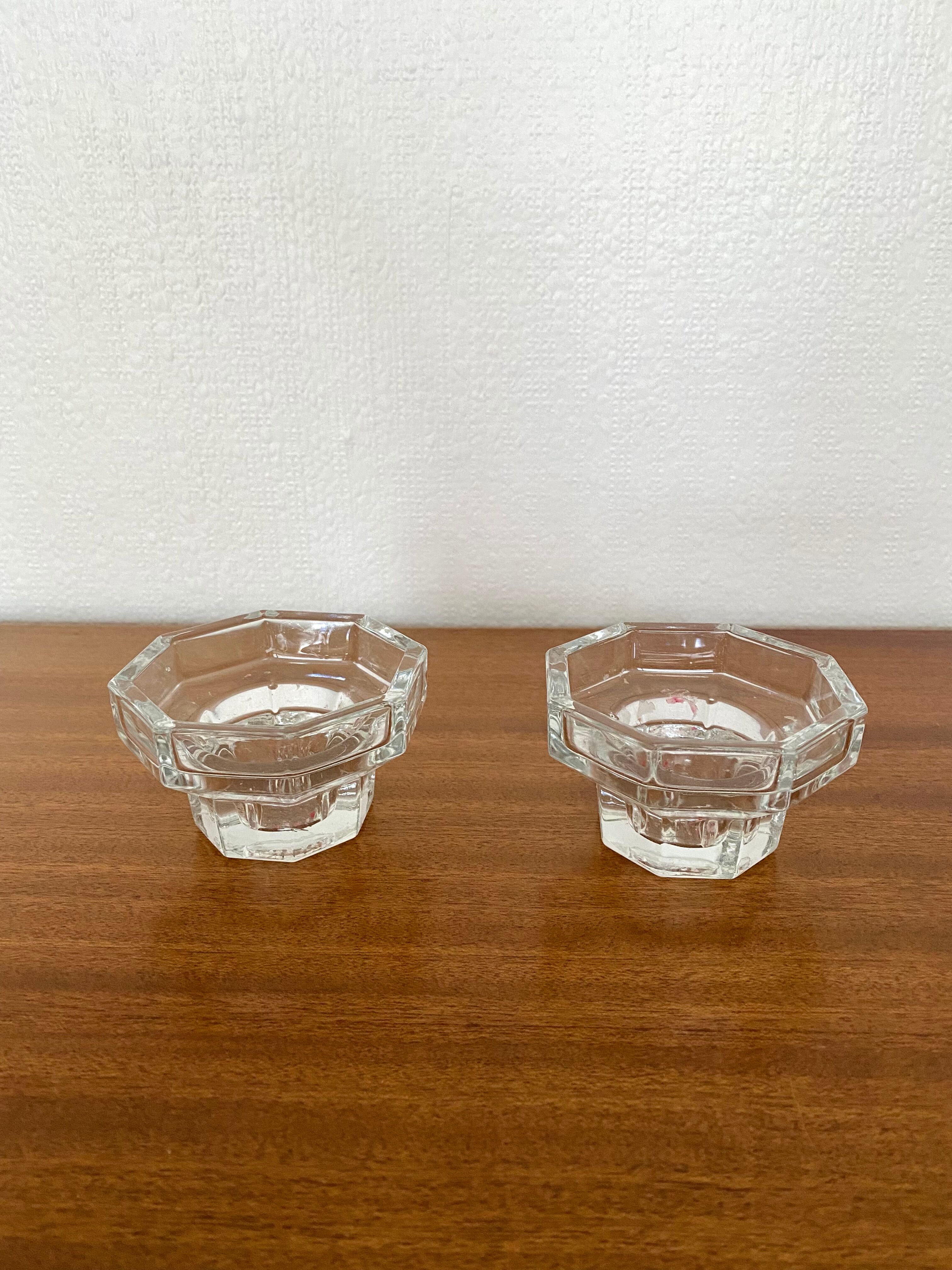 Bougeoirs en verre ciselé ancien