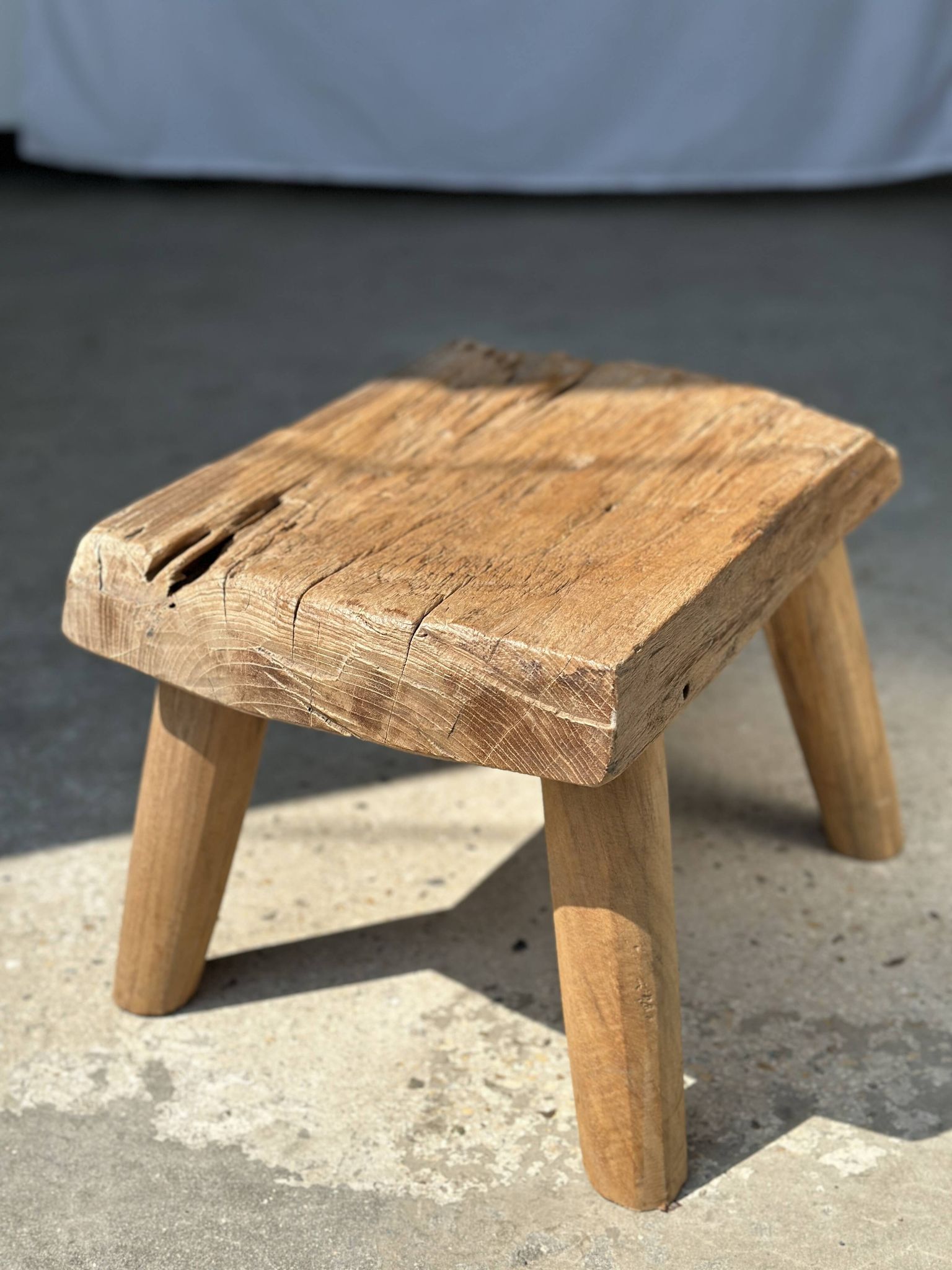 Small side table or stool in four-legged blond teak H:30 L43 l30