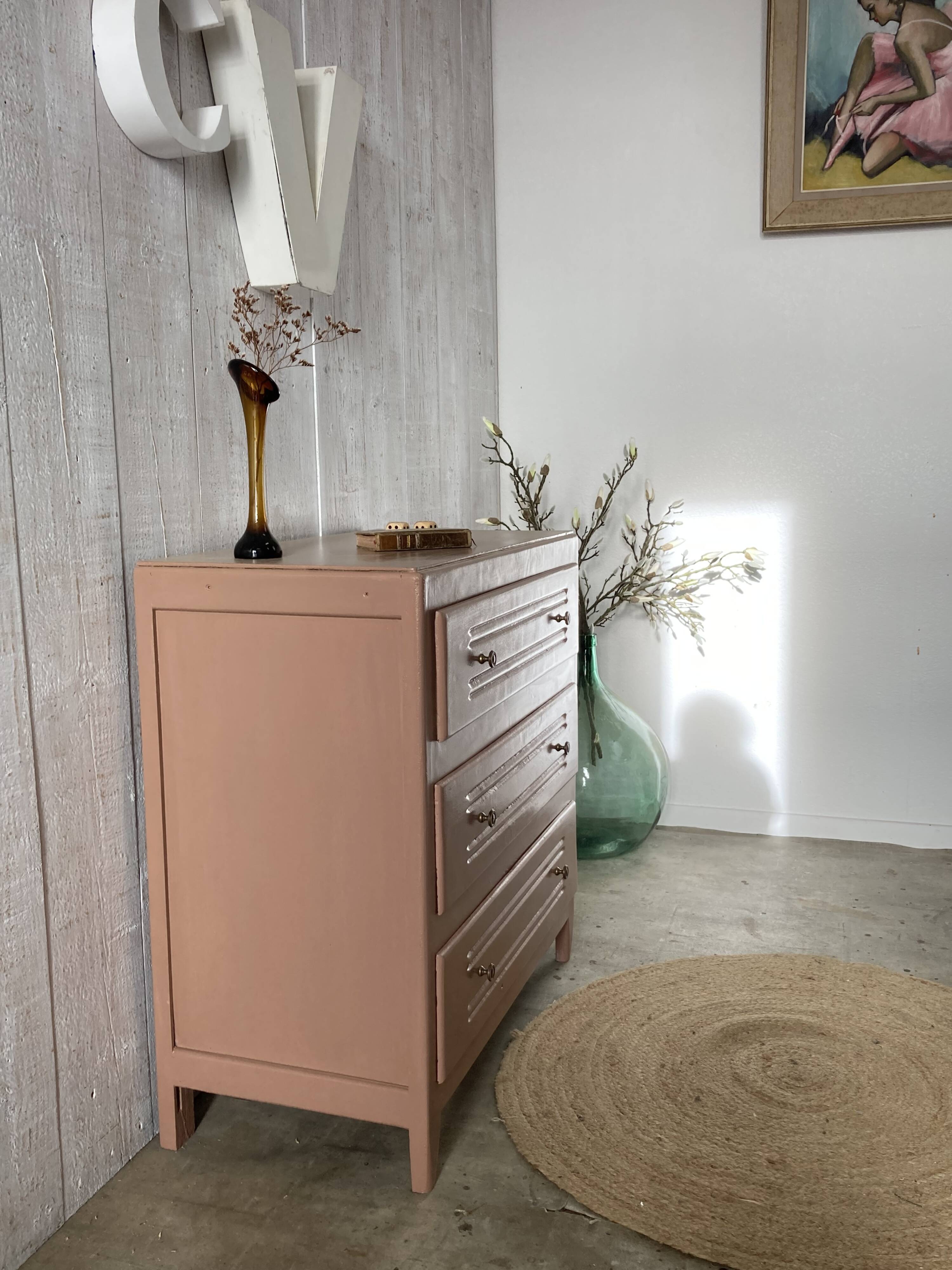 Vintage chest of drawers