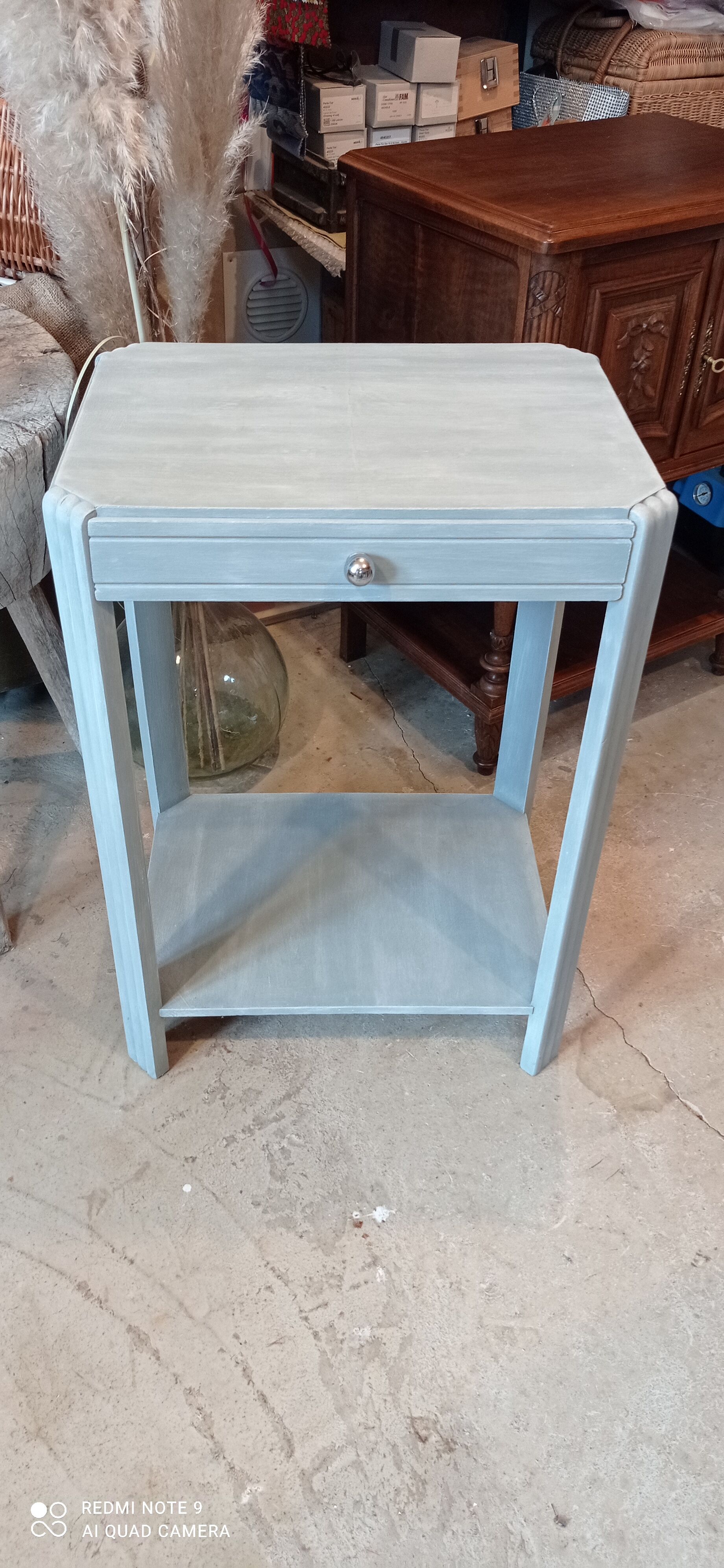 Side table or fifth wheel