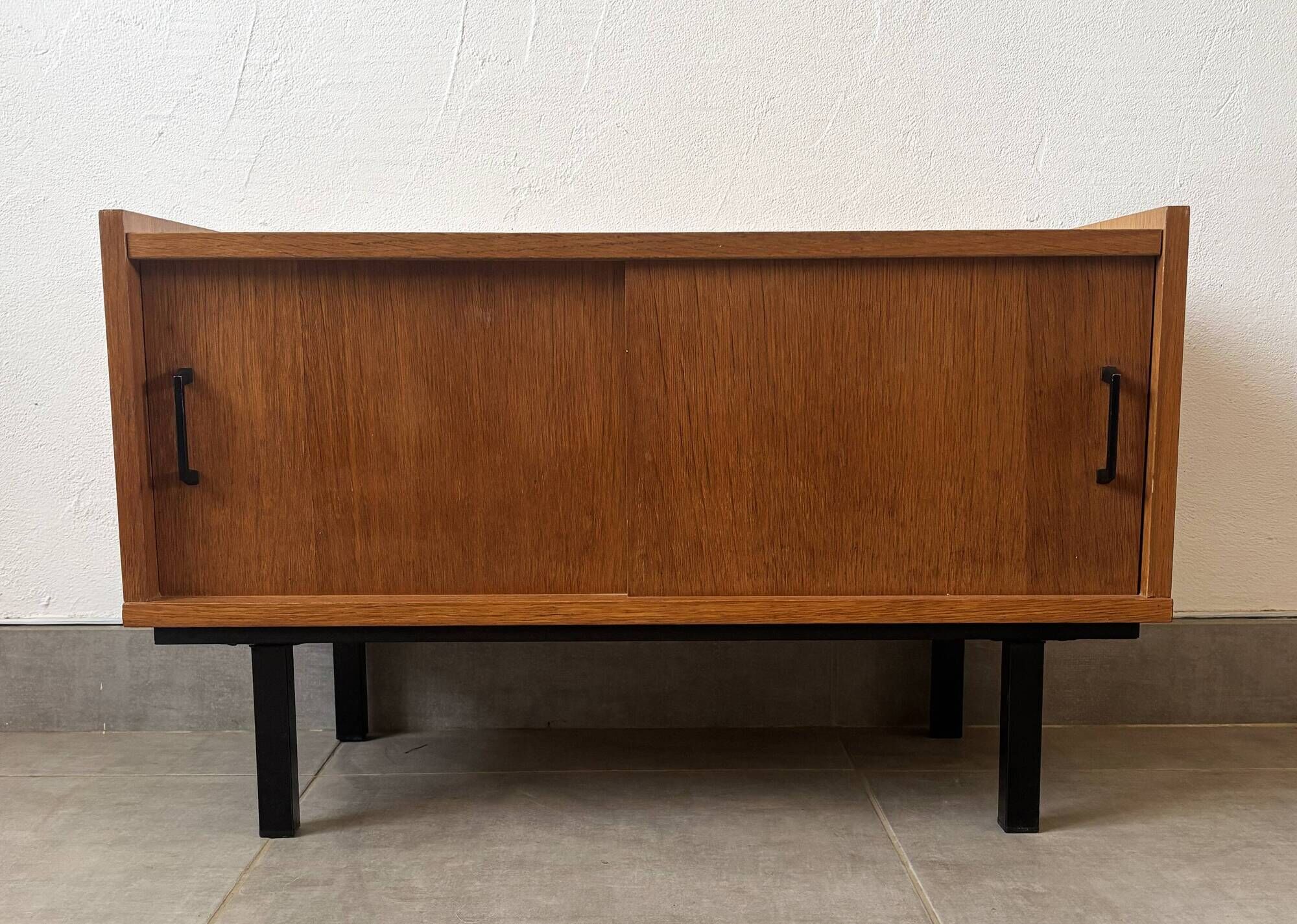 Small vintage oak piece of furniture, 1960s.