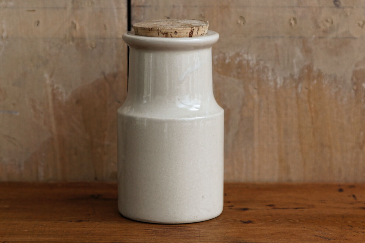 Old mustard pot Mesh sandstone