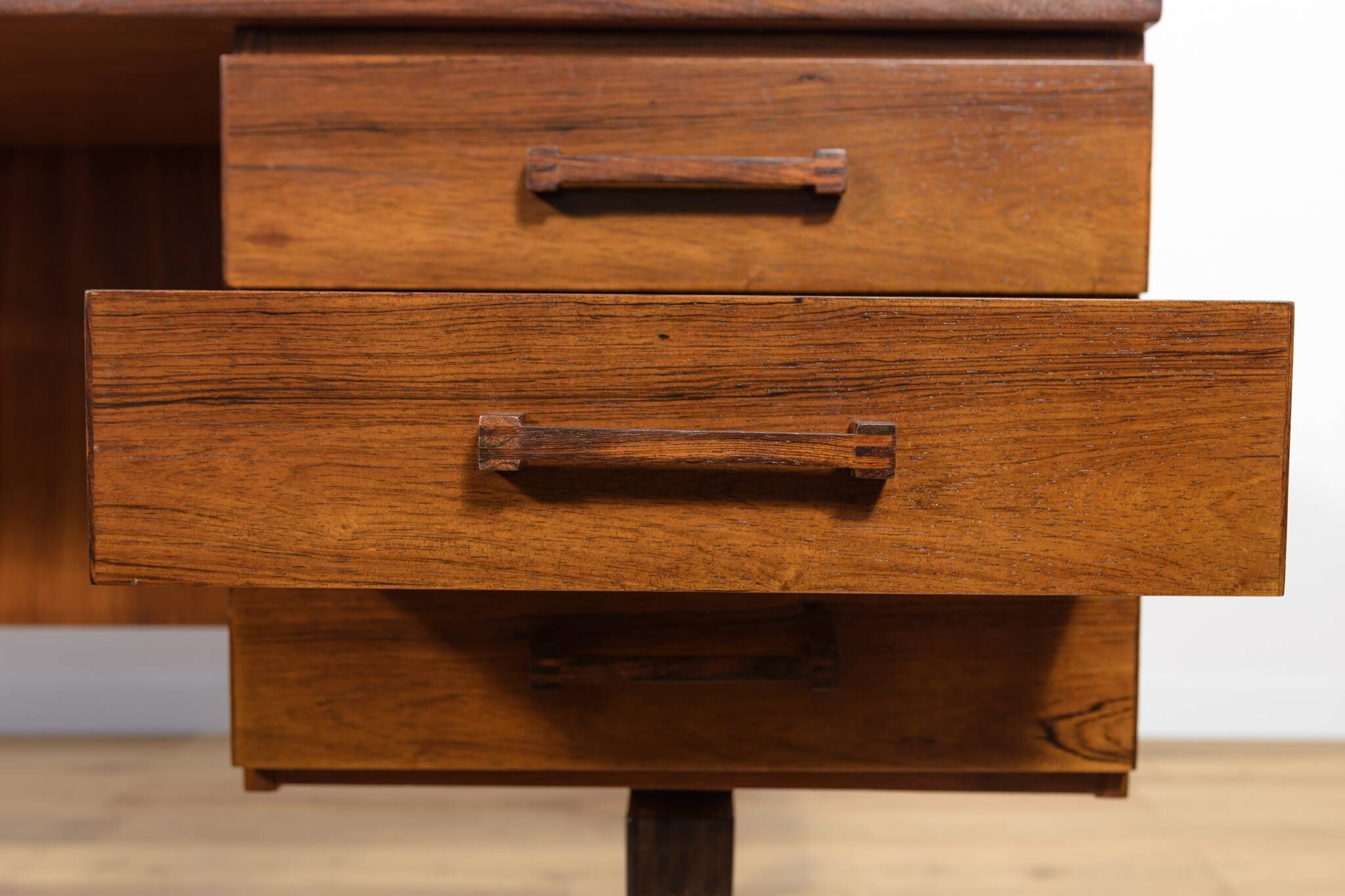 Mid-Century Rosewood Freestanding Desk by Torben Valeur & Henning Jensen for Dyrlund, 1960s
