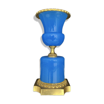 Vase Médicis en opaline bleue et bronze doré