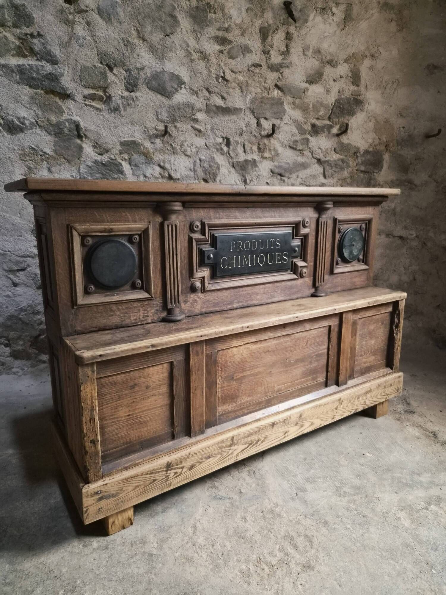 Pharmacy counter in antique oak / kitchen island, circa 1870–1900