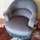 Fauteuil crapaud tissu bleu et frange