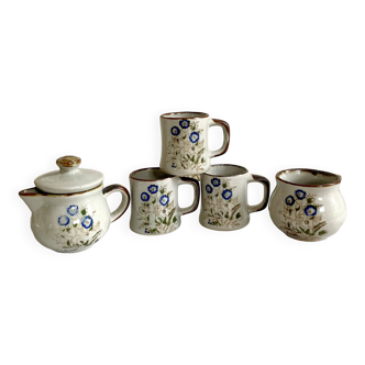 Vintage stoneware dinette with flower decor