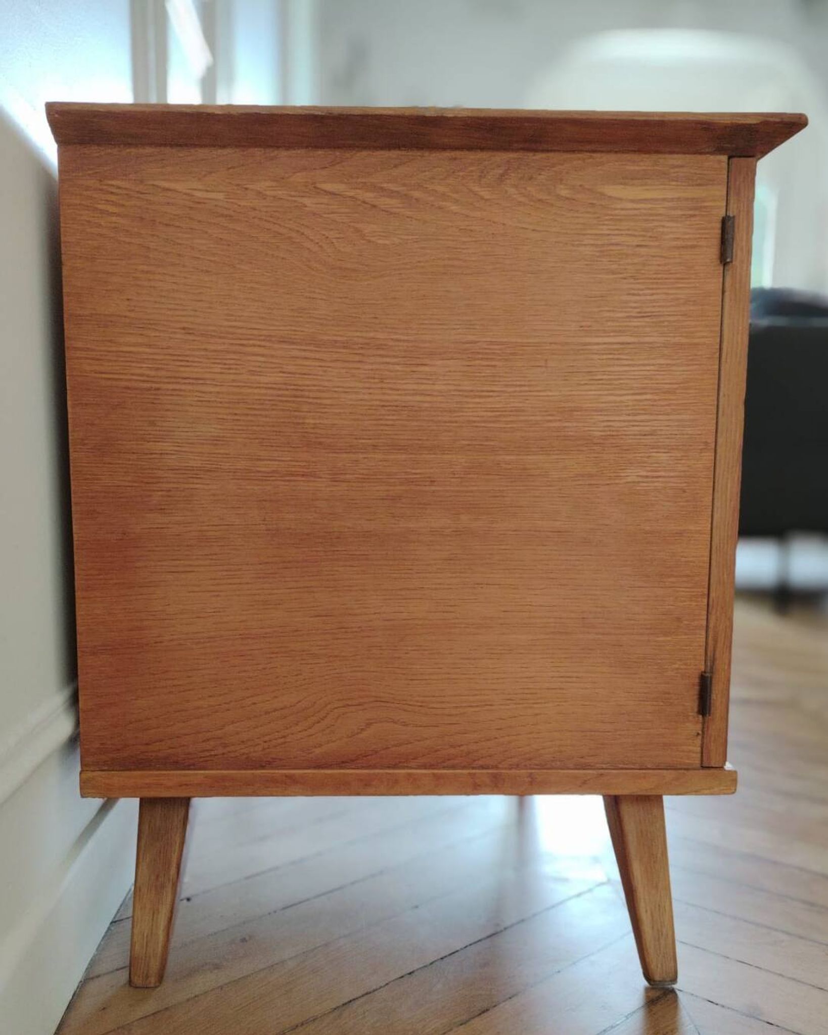 Meuble à vinyles vintage rénové, années 60