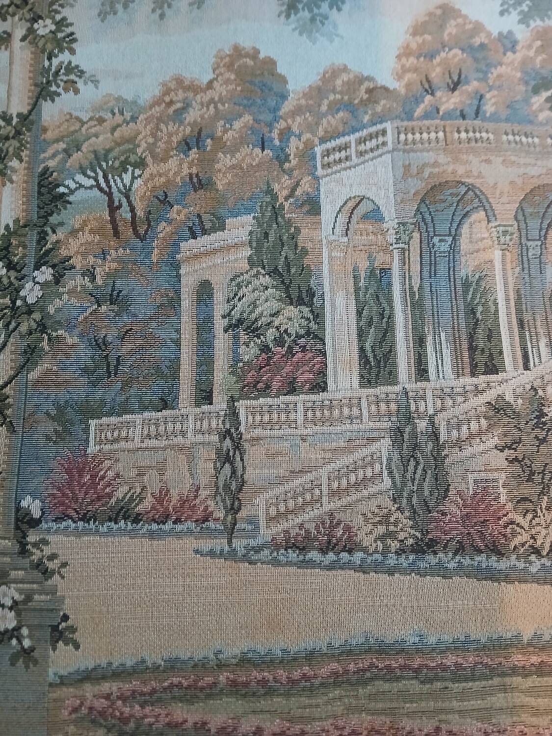 Large Aubusson style wall tapestry – Romantic scene, 18th century