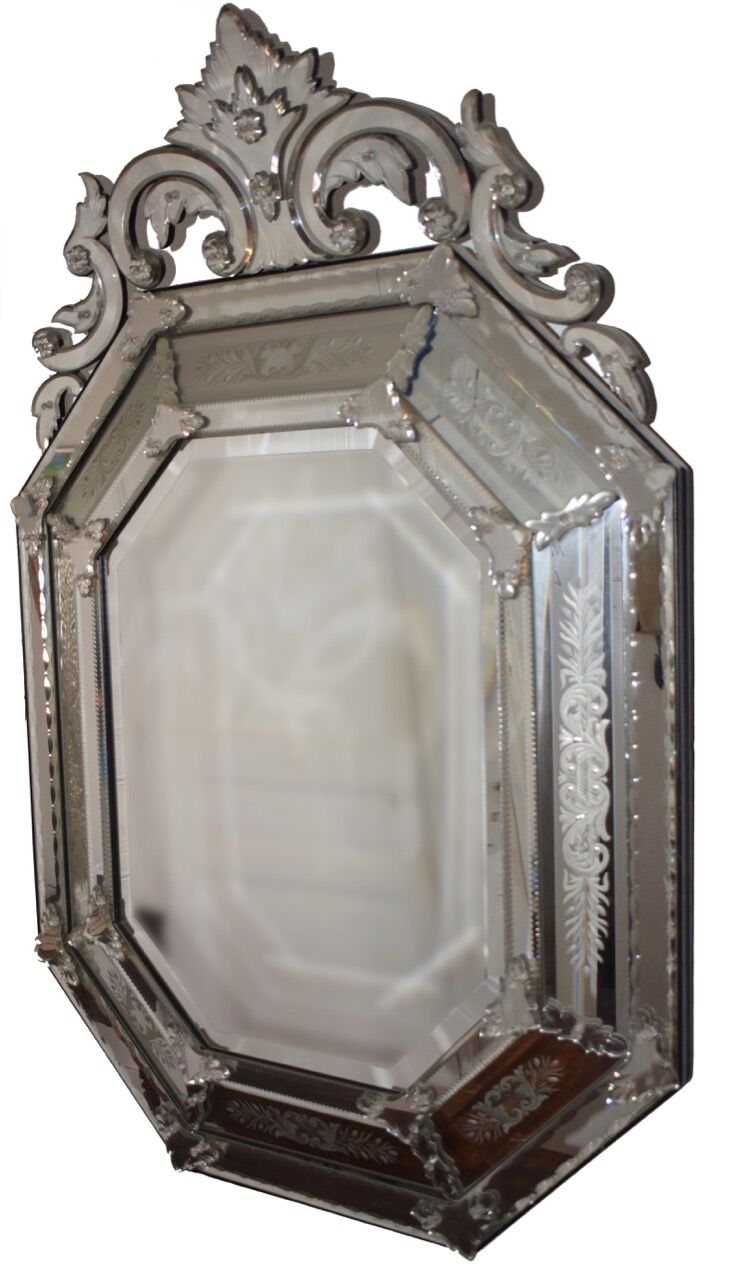 Venitien mirror with a pediment 94x138cm