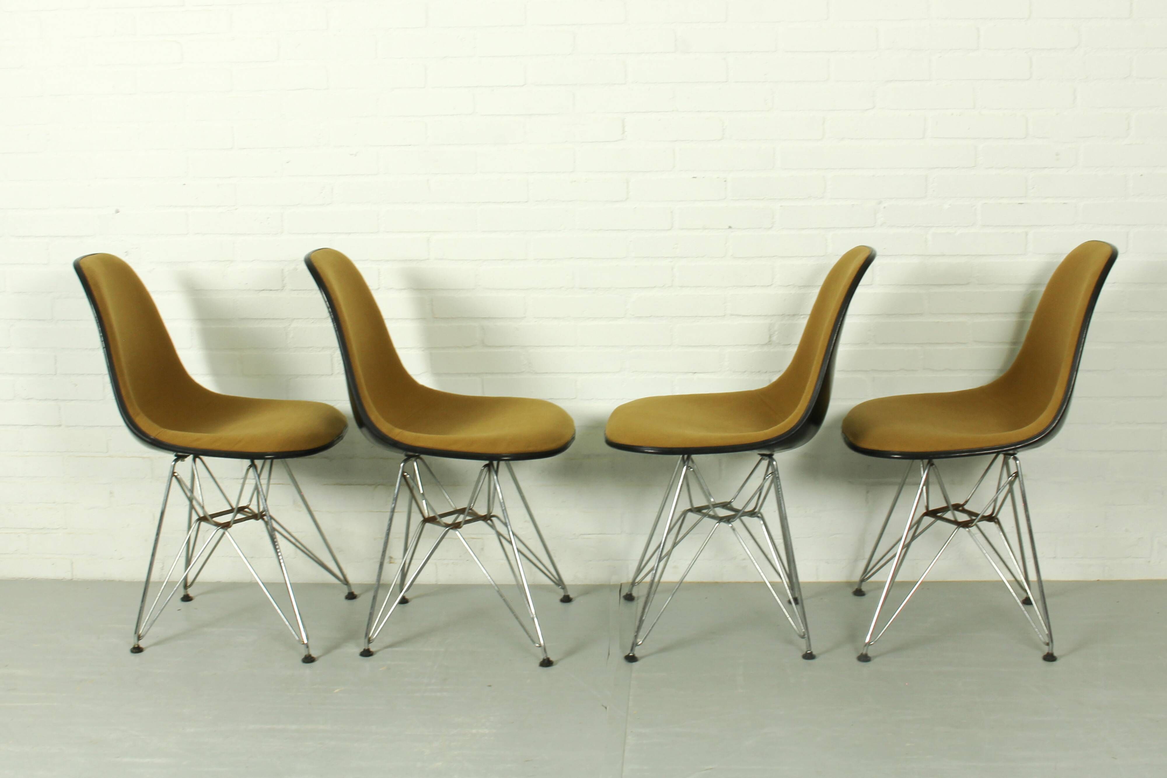 Set of 4 Yellow Herman Miller Original Vintage Eames Upholstered DSR Dining Side Chair, 1960s