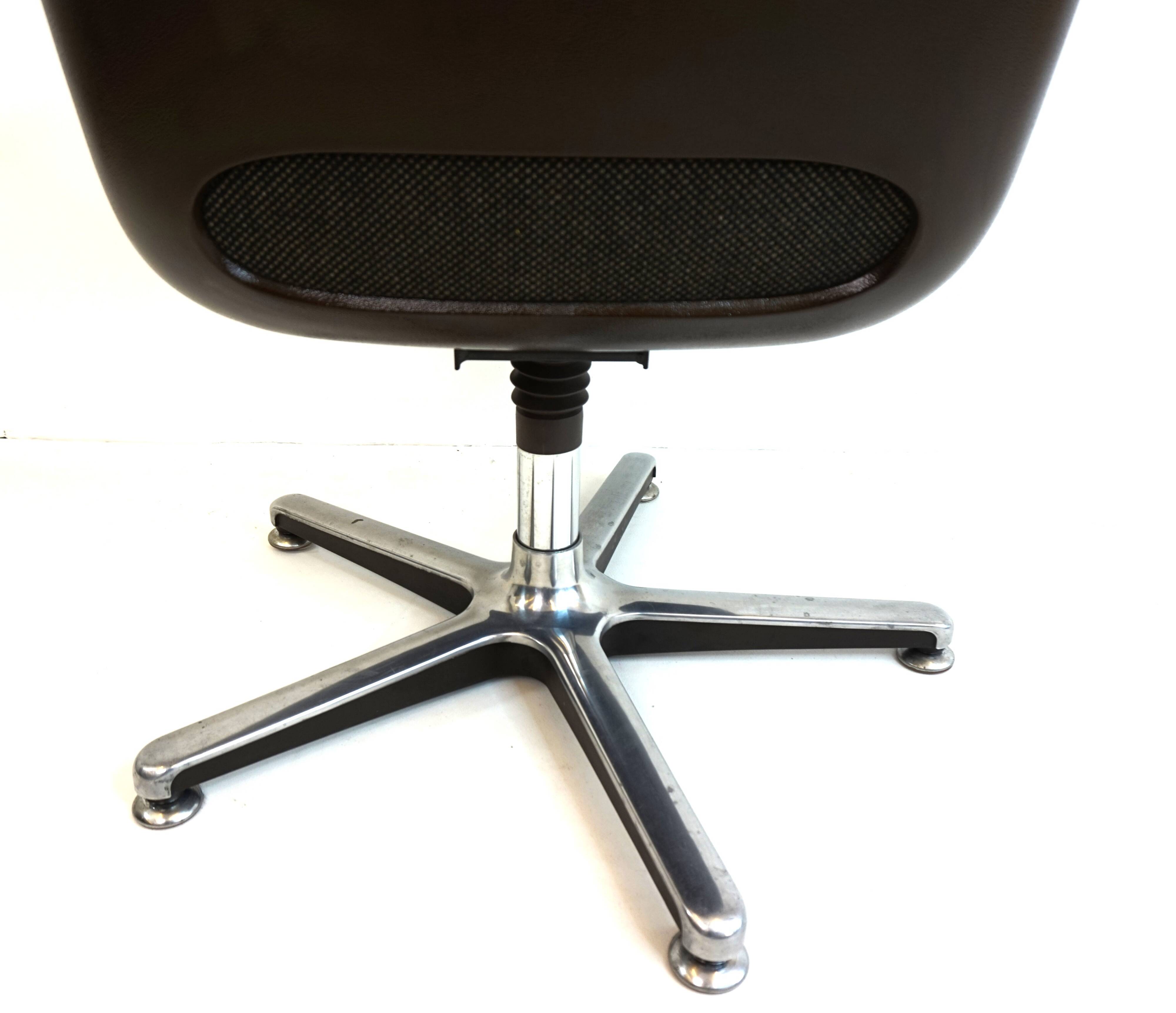 Set of 5 Chromcraft office armchairs