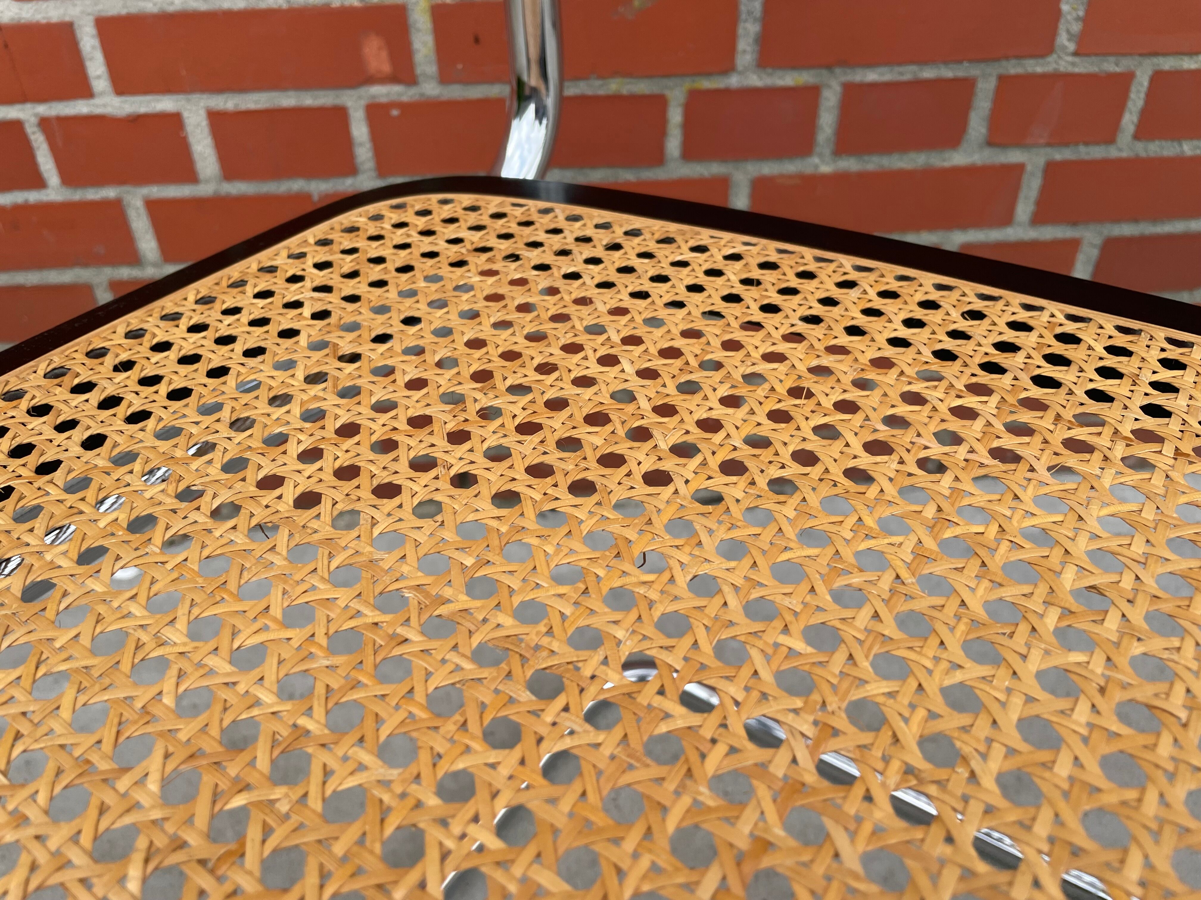 Chaise en chrome et noir