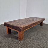 Table basse brutaliste en chêne, France années 1950
