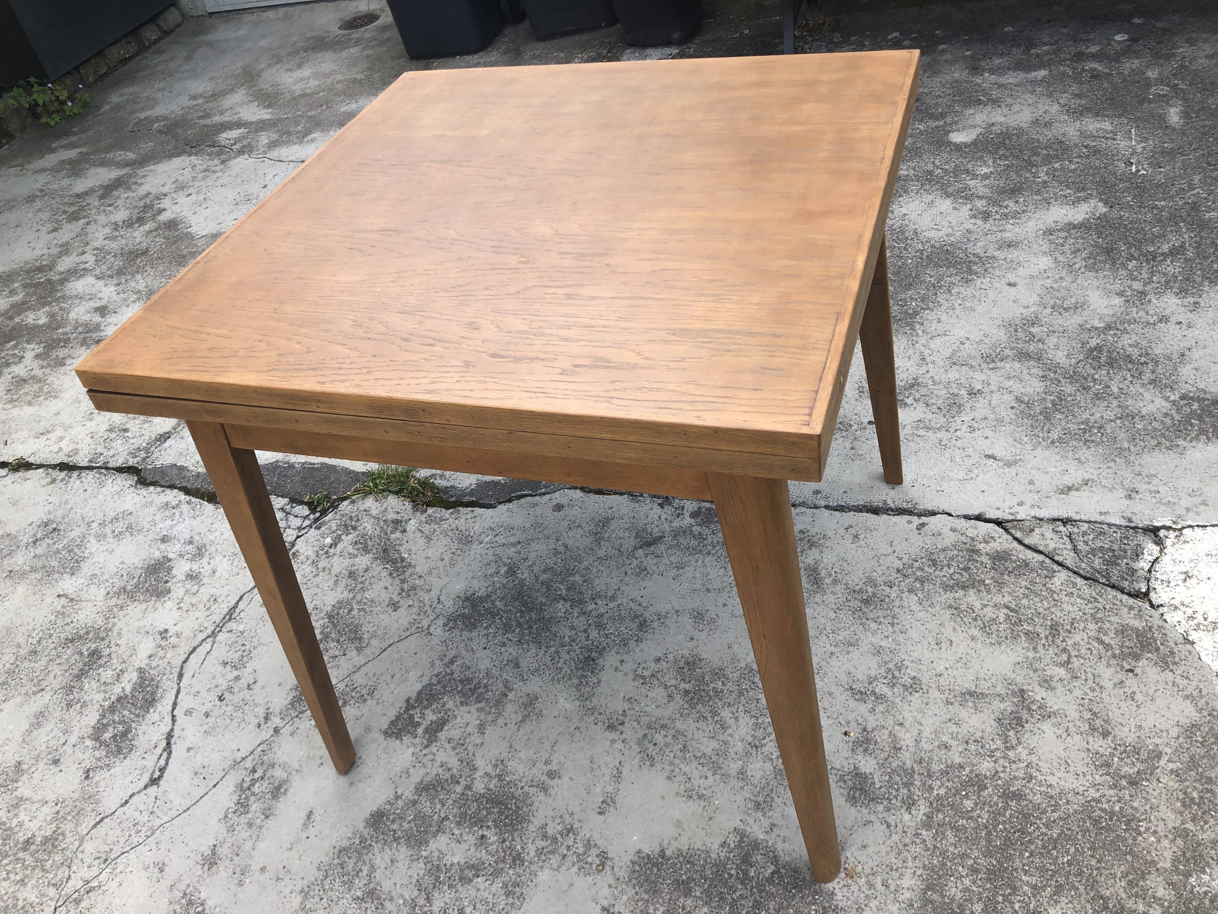 Vintage wallet table