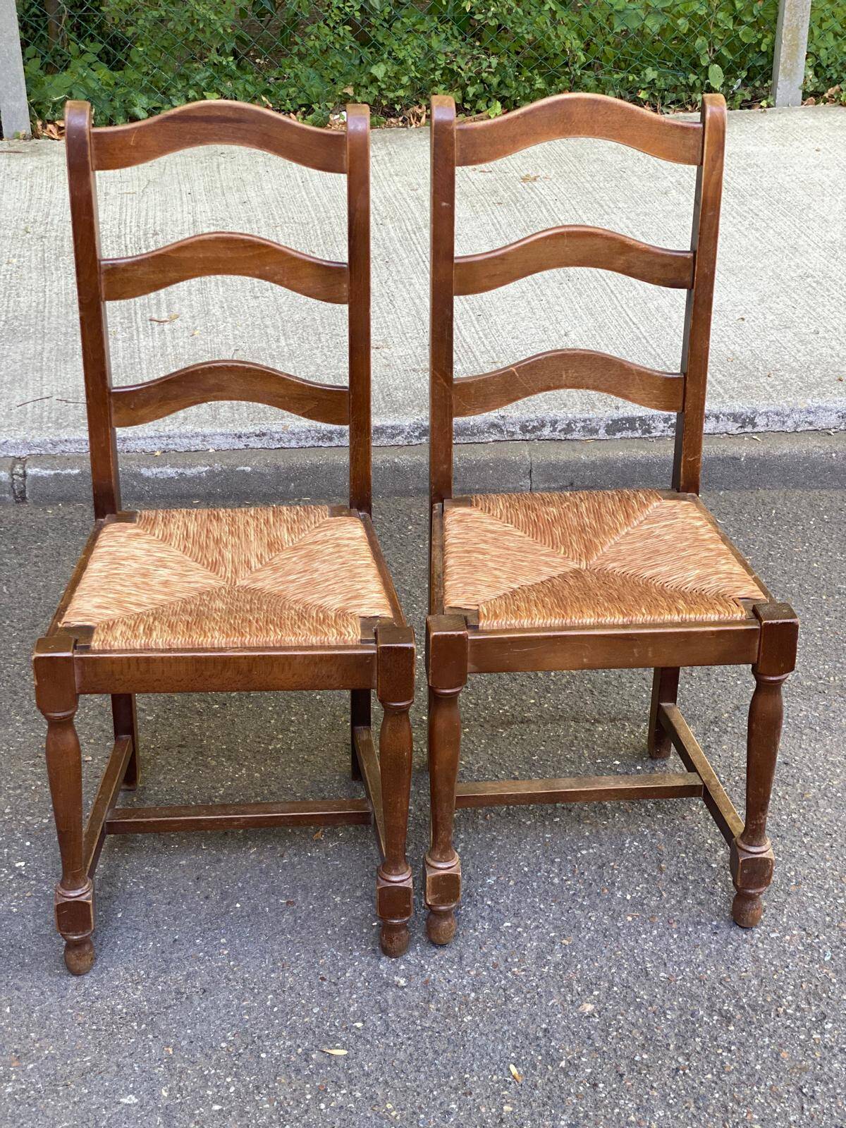 2 dining chairs in solid wood and rush, Chippendale ladder style.