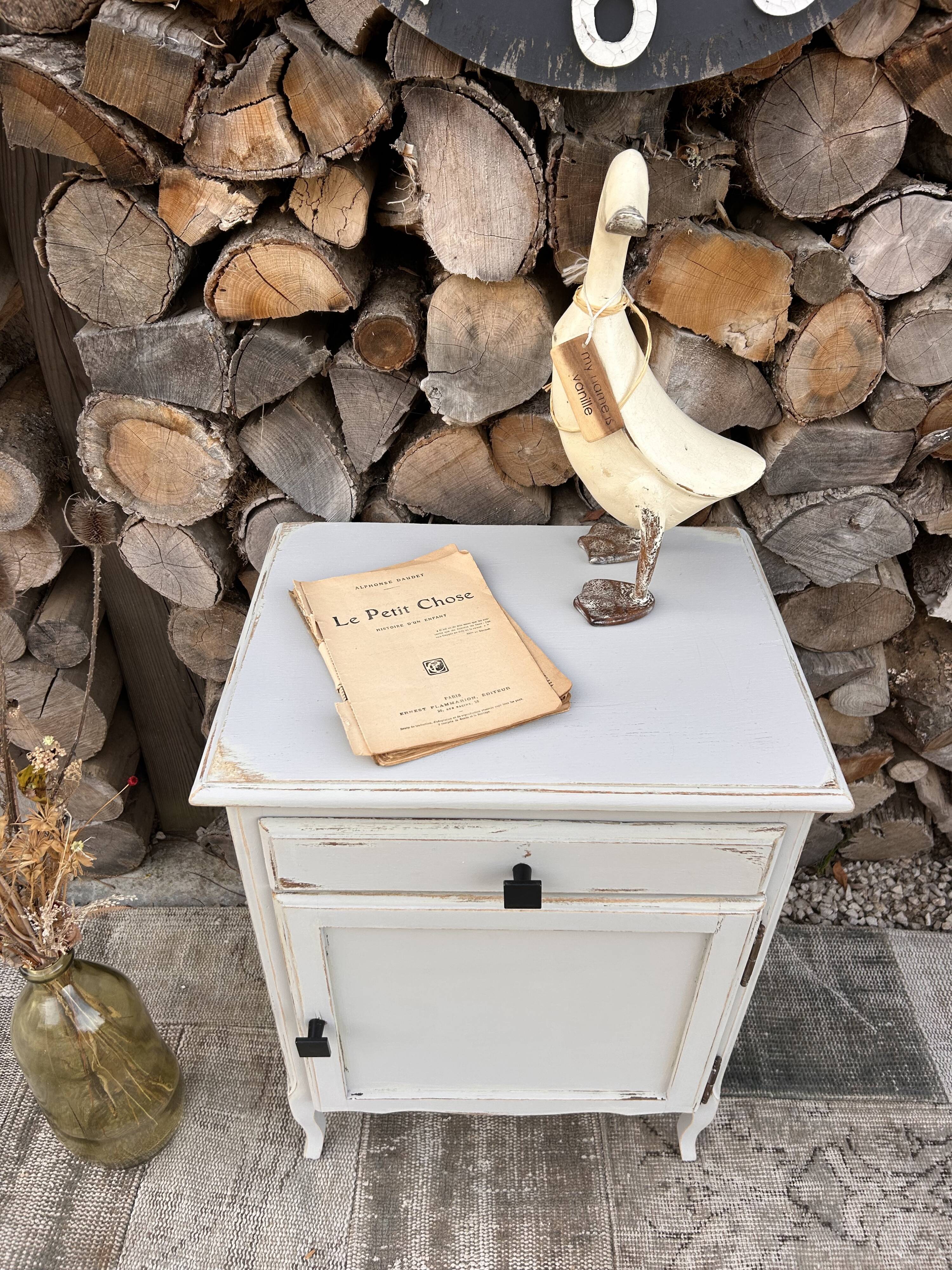 Meuble de rangement ancien rénové