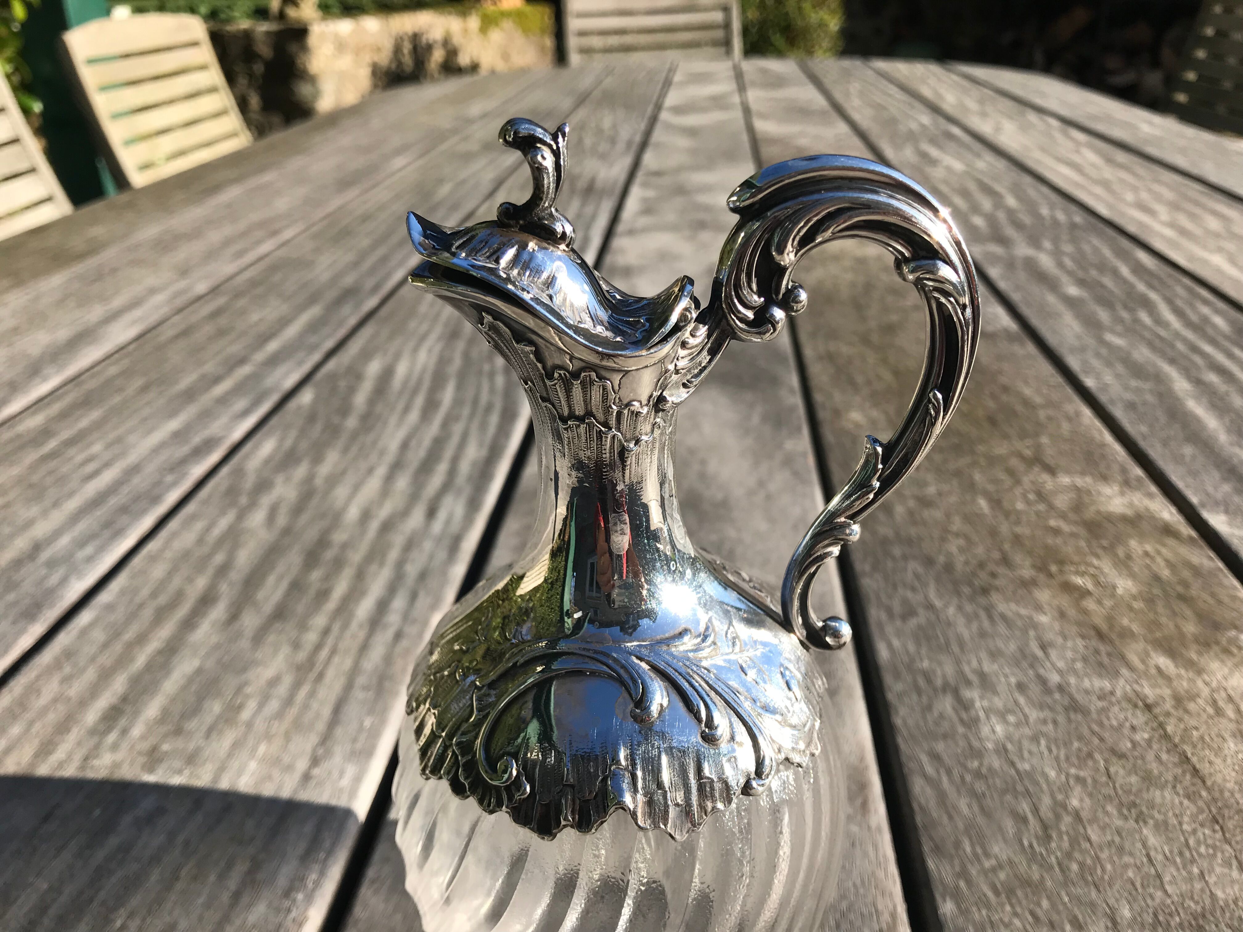 Flacon à liqueur métal argenté et verre