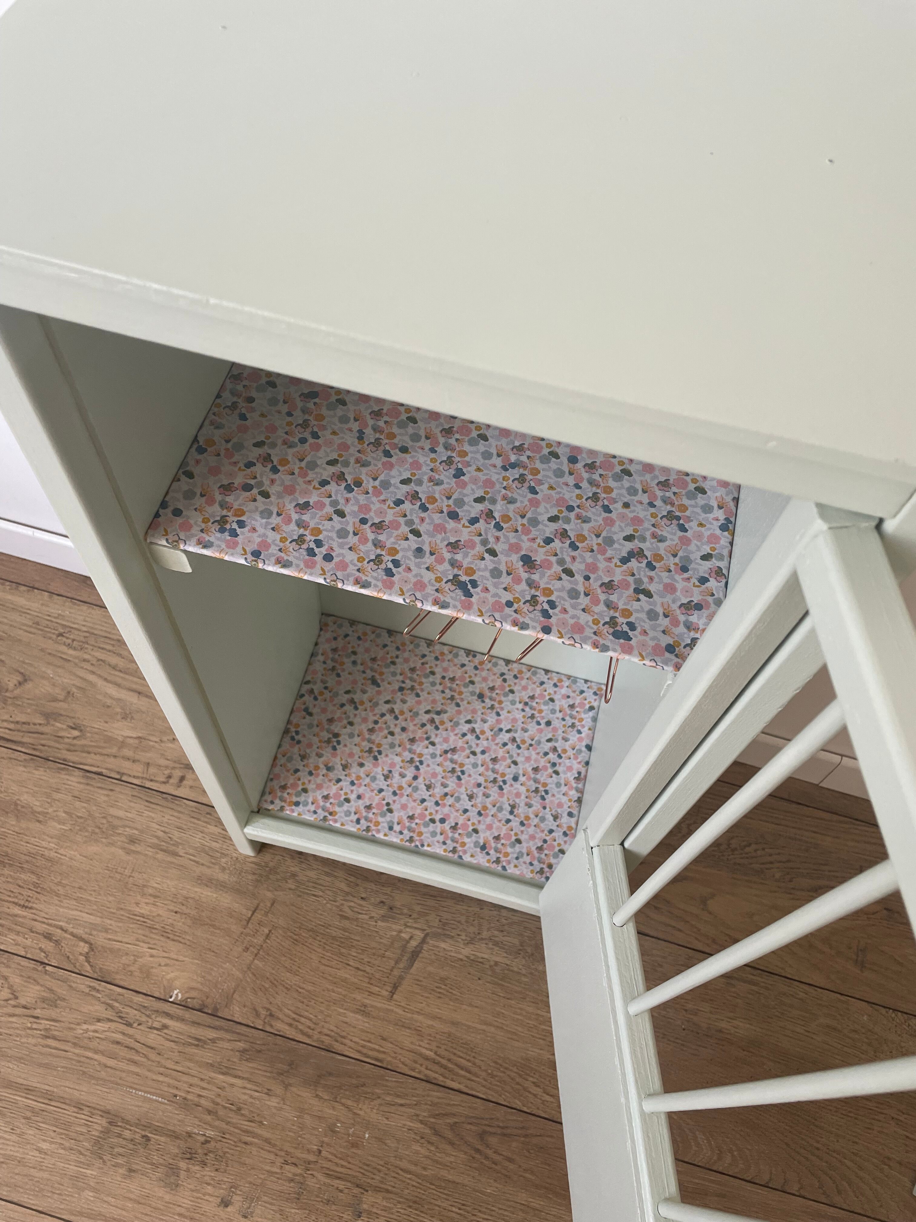 Armoire de poupée vintage Opaline