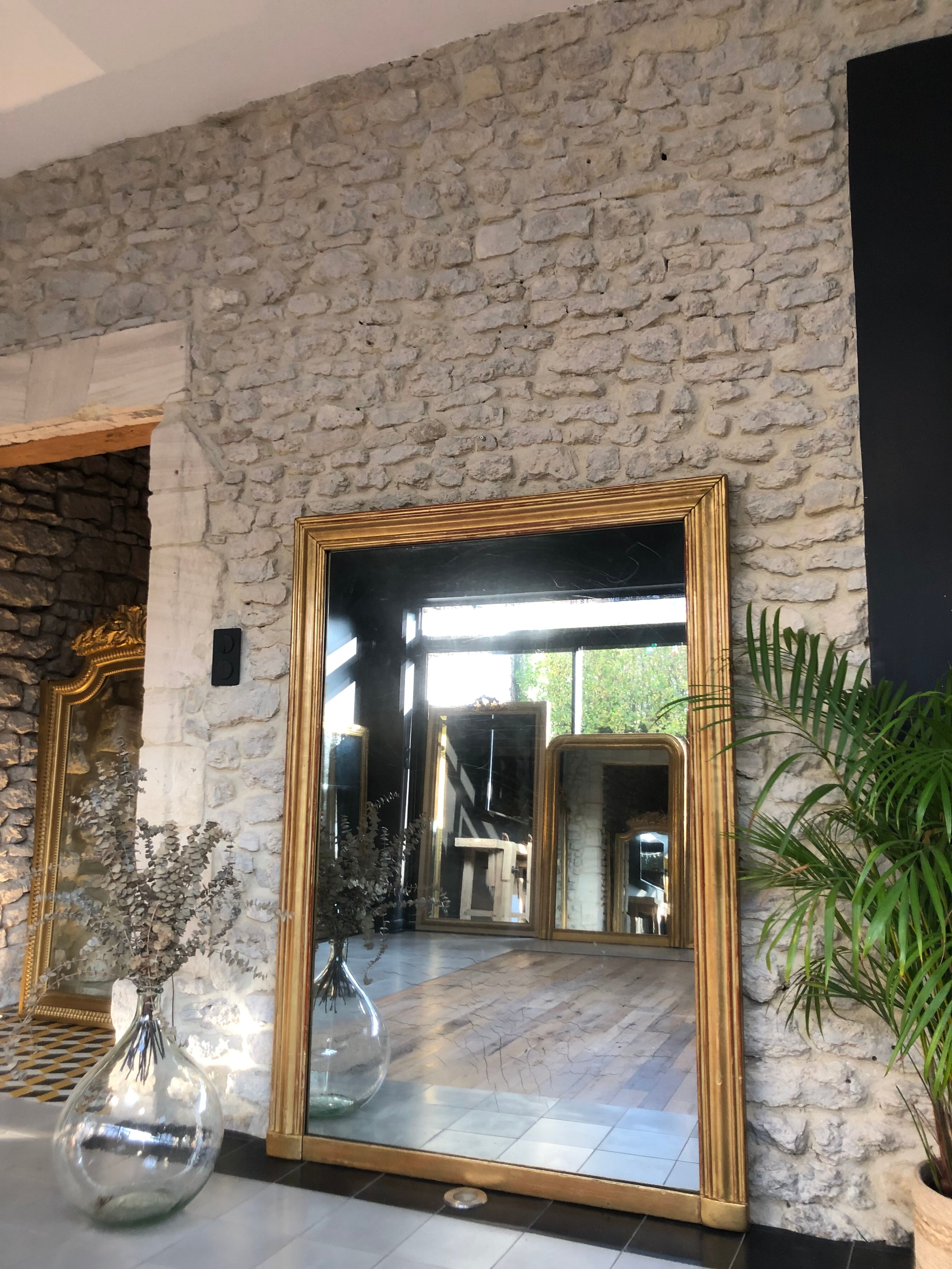 Mirror period 19th gilded with gold leaf 158.5cm / 113cm mercury ice pricked, parquet on the back.